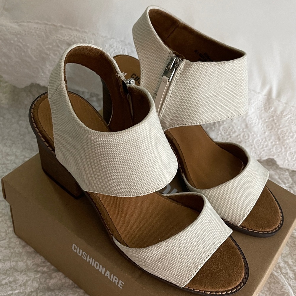 Cushionaire Chunky Heeled Sandals